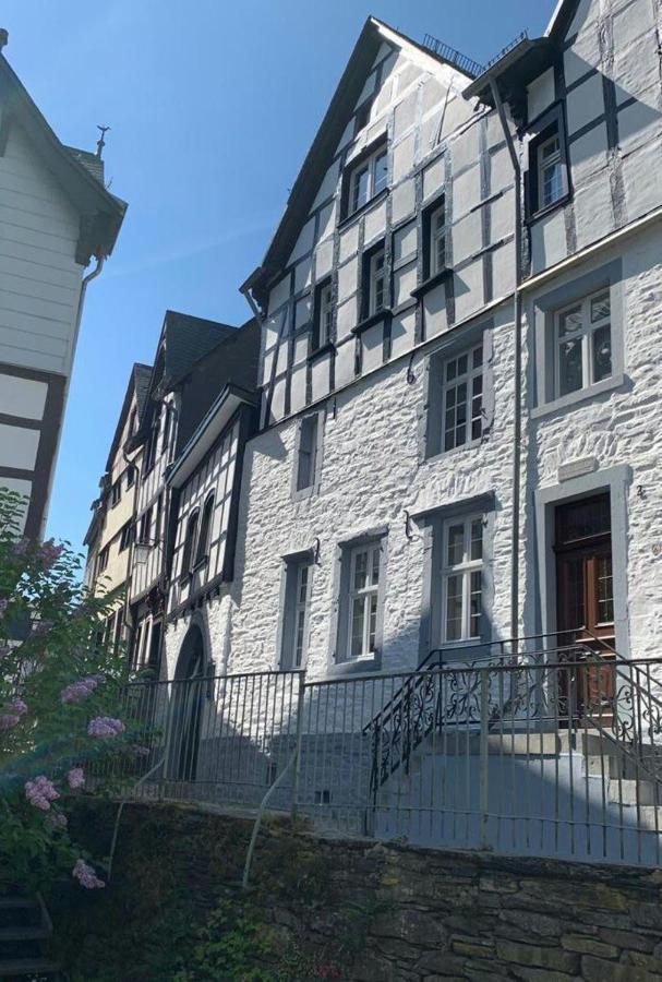 Manoir -1654- Historisch Schlafen In Monschaus Altstadt מראה חיצוני תמונה